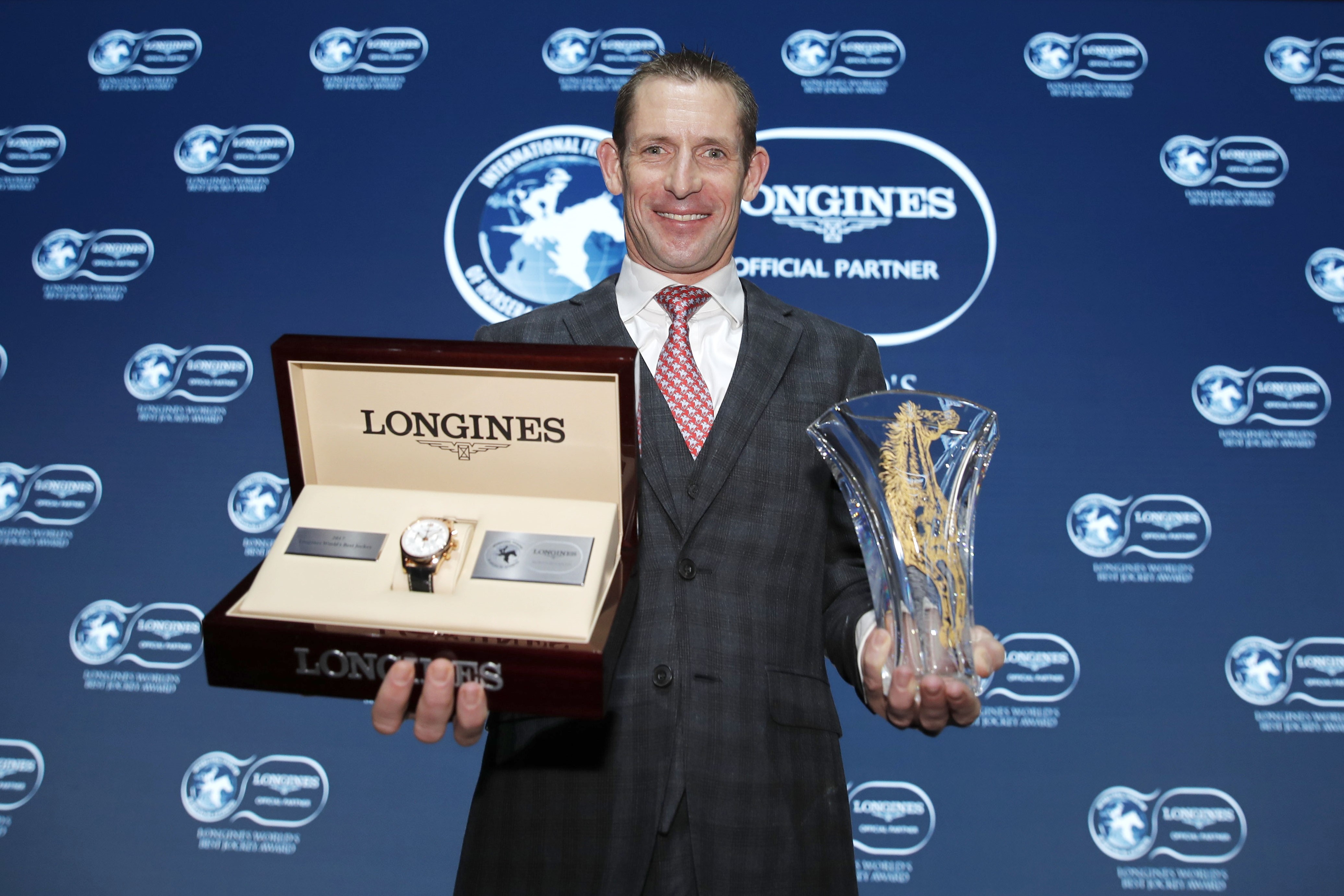 Frankie Dettori named 2018 Longines World's Best Jockey - Eurosport